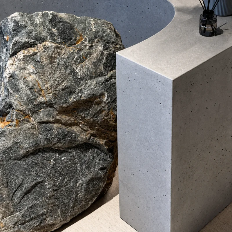 Фактура и край бетонной стойки Craftbeton крупным планом